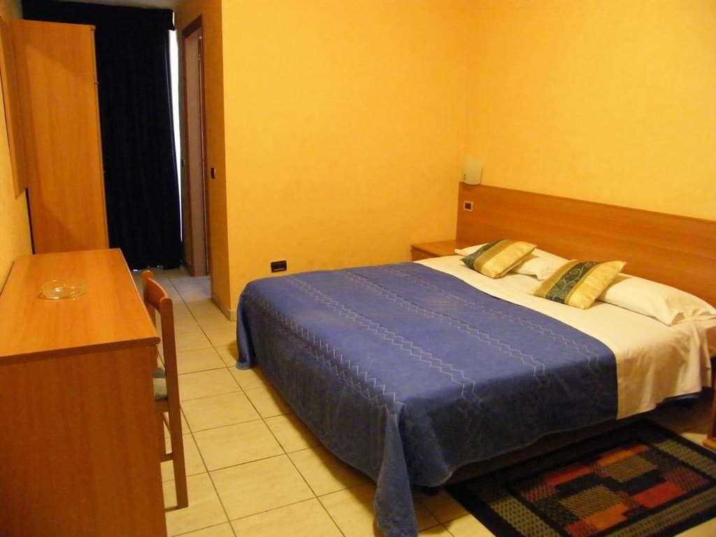Hotel Residence Memmina Frosinone Room photo